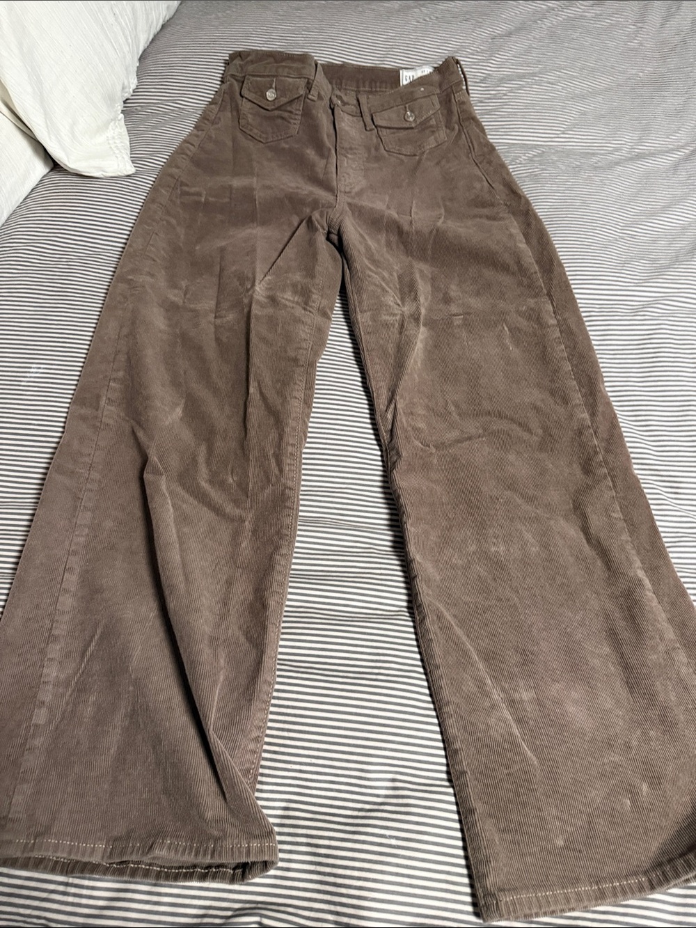 GAP Women’s size 27/4s Wide-Leg Corduroy Pants — Brown